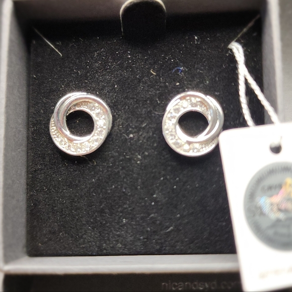 Nic & Syd Swarovski Crystal‎ Silver Stud Earrings - Picture 3 of 6